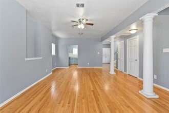 11131 Holly Hill Ln in Houston, TX - Building Photo - Building Photo