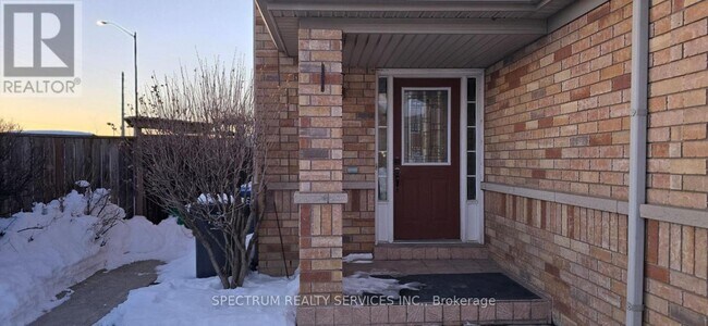 3475 Angel Pass Dr in Mississauga, ON - Building Photo - Building Photo