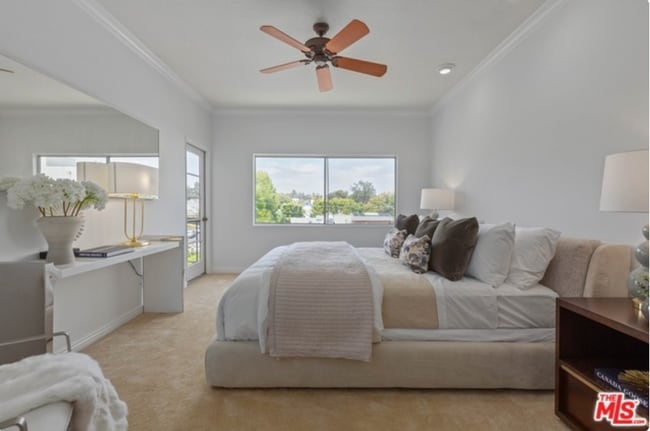 612 S Barrington Ave, Unit 416 in Los Angeles, CA - Foto de edificio - Building Photo