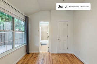 Private bedroom in 4 bed/2 bath Home in Austin, TX - Building Photo - Building Photo