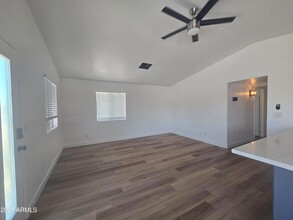 2333 N 12th St, Unit B1 in Phoenix, AZ - Building Photo - Building Photo