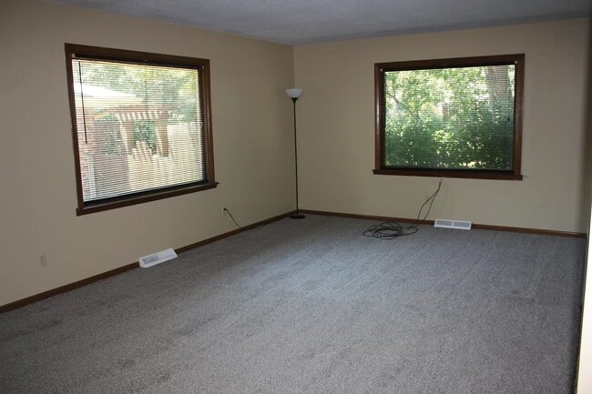 2420 Vaughn Dr in Manhattan, KS - Building Photo - Building Photo