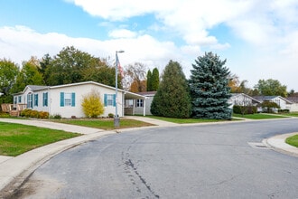 American Presidential Estates & Capital Hills in Van Buren Twp, MI - Foto de edificio - Building Photo