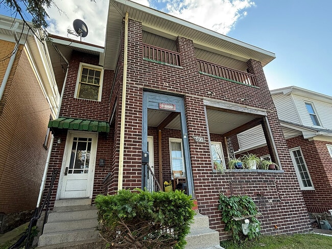 800 Bayridge Ave, Unit Second Floor