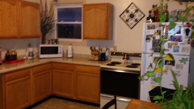 230 E Sumner St, Unit 230B in Hartford, WI - Building Photo - Building Photo