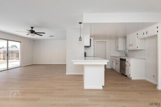 6309 Nottingham Ln in Bakersfield, CA - Building Photo - Building Photo