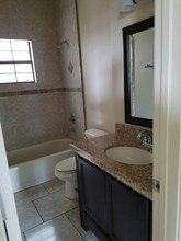 7606 Rocio Dr, Unit 11 in Laredo, TX - Building Photo - Building Photo