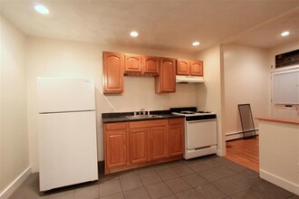 302 Highland Ave in Somerville, MA - Building Photo - Building Photo