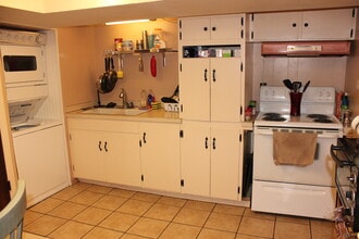 274 N 300 W, Unit Downstairs in Logan, UT - Foto de edificio - Building Photo