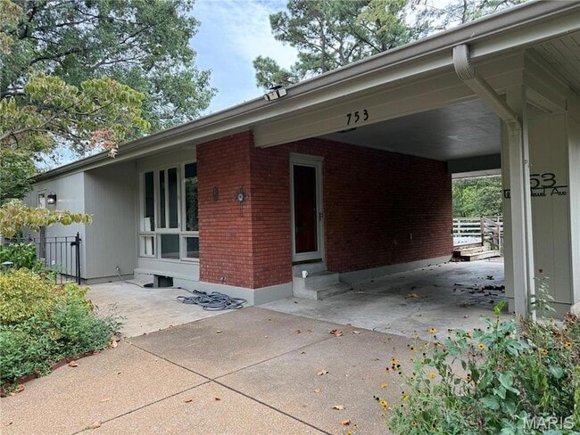 property at 753 W Jewel Ave
