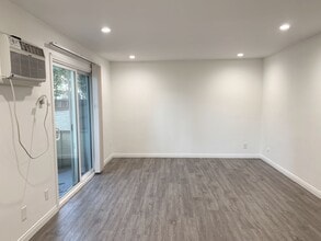 KP in Los Angeles, CA - Foto de edificio - Building Photo