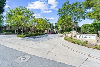 25541 Indian Hill Ln, Unit P in Laguna Hills, CA - Building Photo - Building Photo