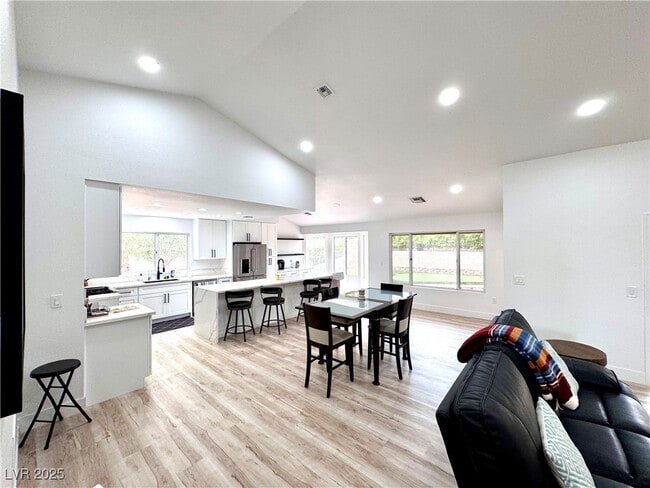 9053 Firebird Dr in Las Vegas, NV - Building Photo - Building Photo