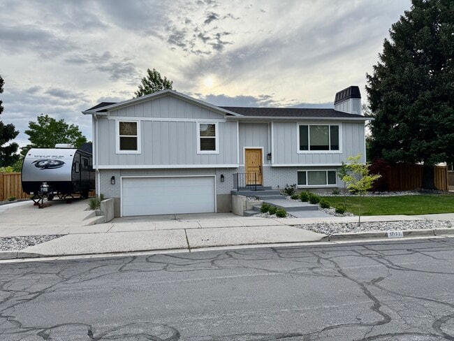 property at 11152 S Lyndbrook Way
