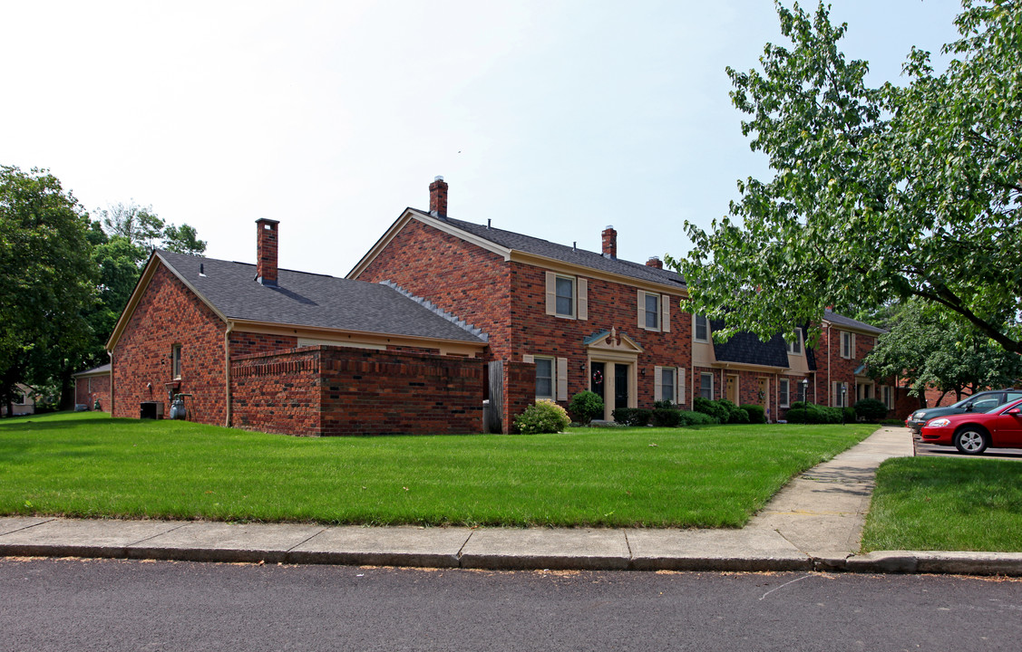 Kenbrook Village in Columbus, OH - Foto de edificio