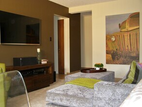 300 Meredith Rd NE in Calgary, AB - Building Photo - Building Photo