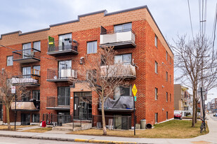 2670 Laurier Av E in Montréal, QC - Building Photo