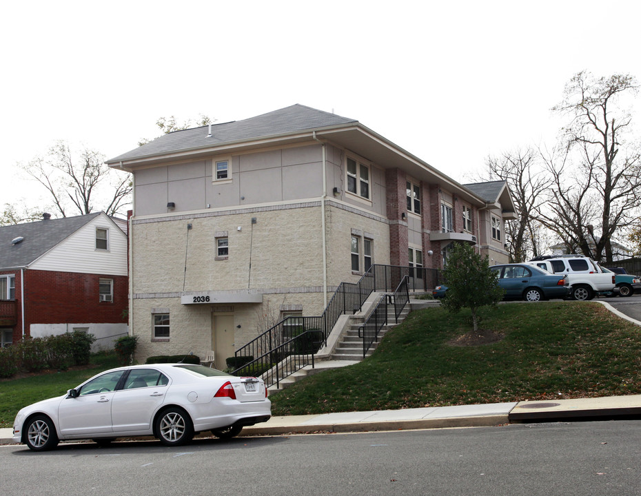 2036 N Cameron St in Arlington, VA - Foto de edificio