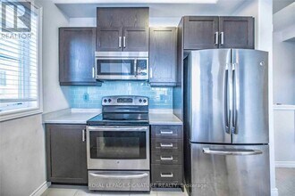 225 Westbank Trail in Hamilton, ON - Building Photo - Building Photo