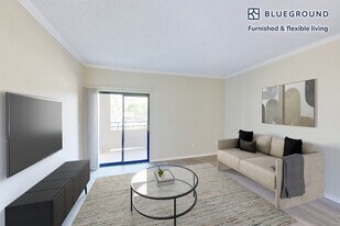 10024 Paseo Montril in San Diego, CA - Building Photo