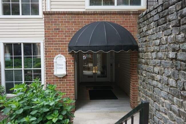 1527 Lincoln Way in McLean, VA - Building Photo - Building Photo