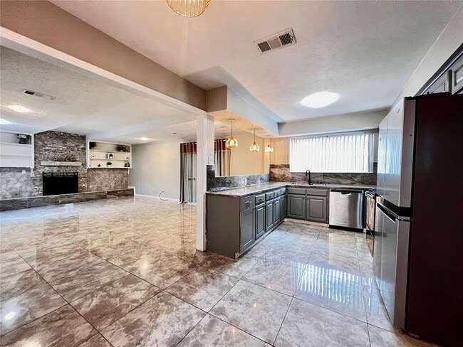 13819 Wickersham Ln