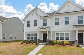 300 Surfbird Rd in Summerville, SC - Foto de edificio - Building Photo