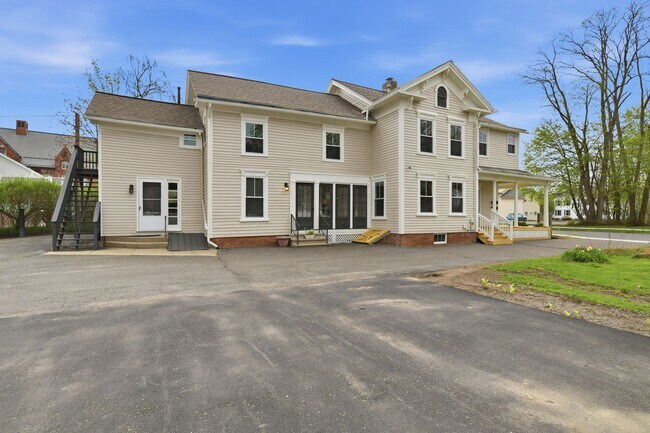 7 Day Ave, Unit 1R in Westfield, MA - Building Photo - Building Photo