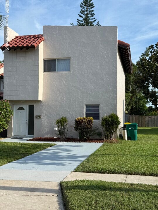 1024 Ashley Ave in Indian Harbour Beach, FL - Building Photo