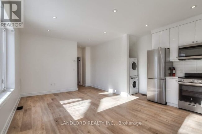 429 Brock Ave in Toronto, ON - Building Photo - Building Photo