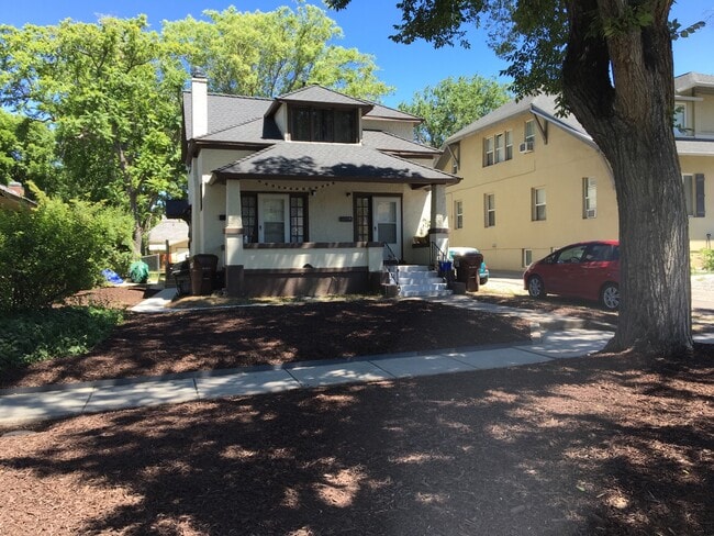 property at 923 Princeton Ave S