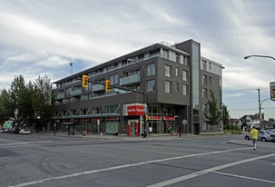 4302-4310 Hastings St in Burnaby, BC - Building Photo