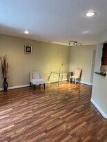 601 Quincy Bridge Ln, Unit 301 in Glenview, IL - Building Photo