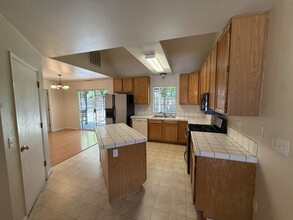 2732 Revere Ln in Chico, CA - Building Photo - Building Photo