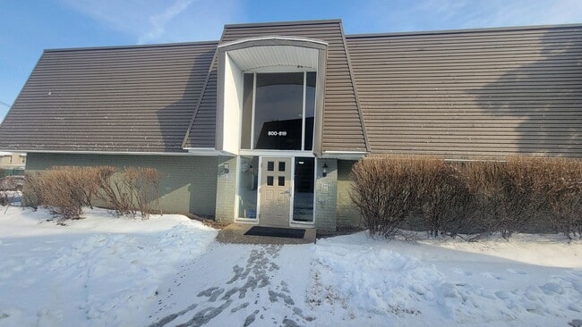 property at 805 La Fontenay Ct