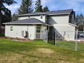 958 152nd St E in Parkland, WA - Building Photo - Building Photo
