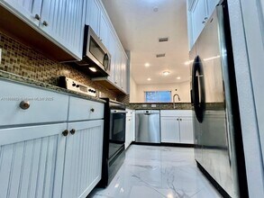 8962 SW 18th St in Miramar, FL - Building Photo - Building Photo
