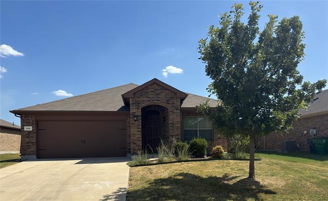 308 Triple Crown Ln in Ponder, TX - Building Photo