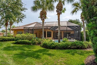 8754 Hideaway Harbor Ct in Naples, FL - Foto de edificio - Building Photo