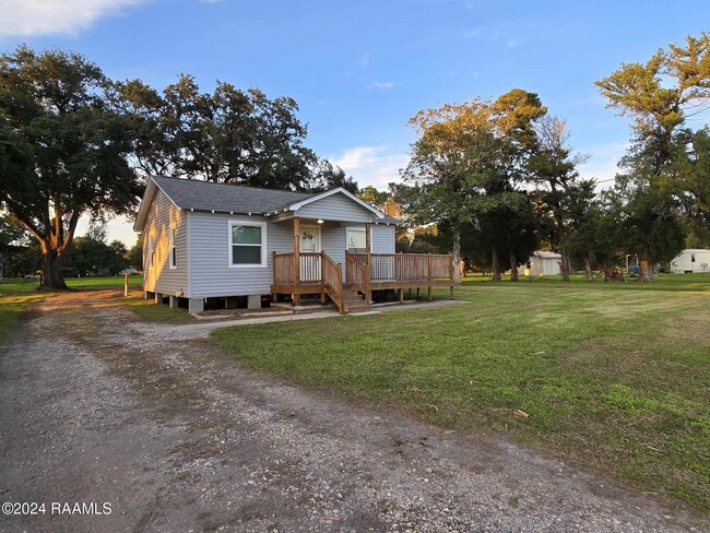 3374 Grand Point Hwy in Breaux Bridge, LA - Building Photo - Building Photo