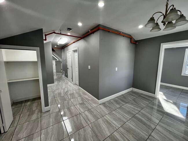 19 Granada Park, Unit 3 in Boston, MA - Building Photo - Building Photo