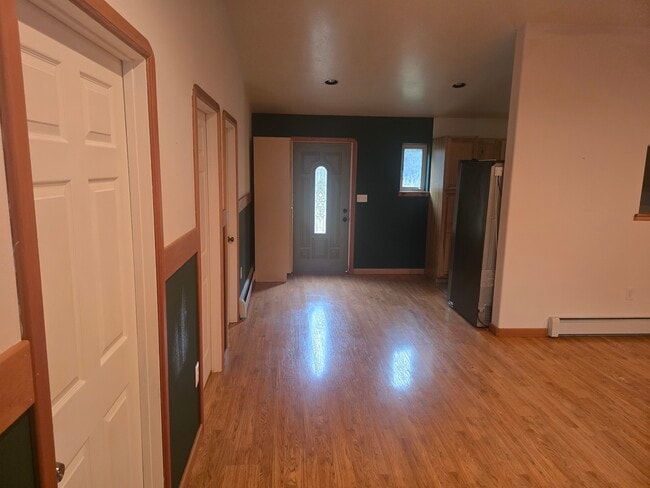 1203 Paige Ave in North Pole, AK - Foto de edificio - Building Photo