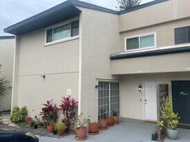 1006 Longfellow Ct in Sarasota, FL - Building Photo