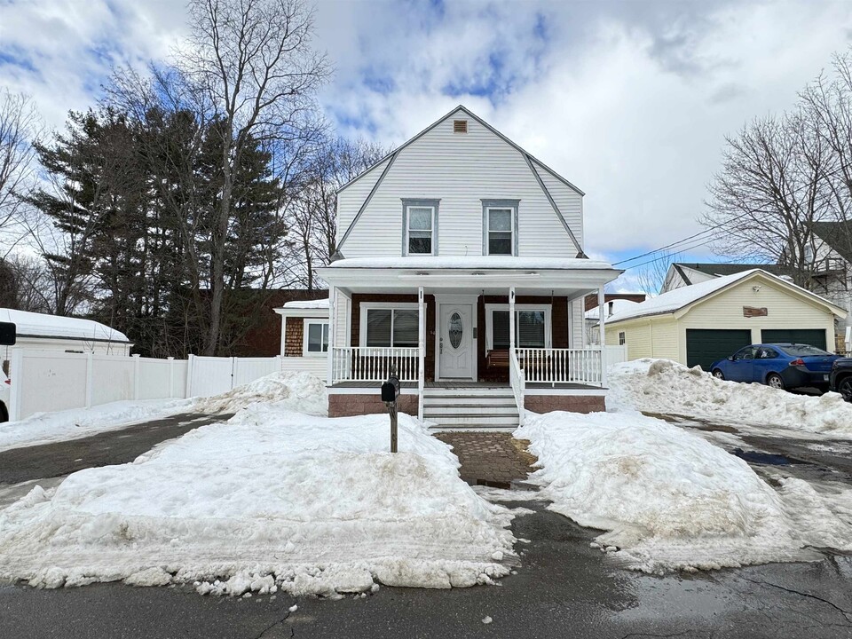 64 Girard St in Laconia, NH - Building Photo