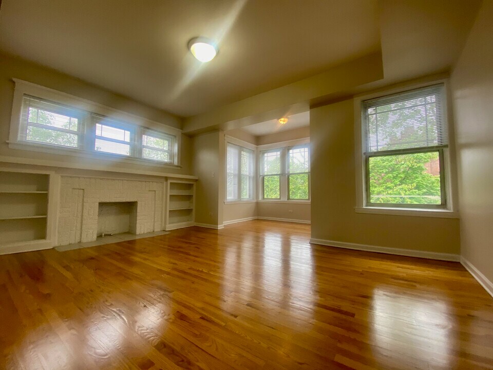 7505 N Greenview Ave in Chicago, IL - Building Photo