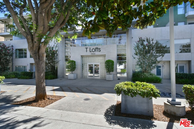 11500 Tennessee Ave in Los Angeles, CA - Building Photo - Building Photo