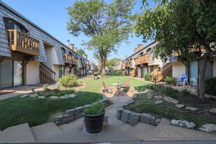 Villa West in Wichita, KS - Building Photo