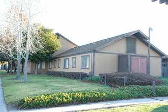 Gabilan Plaza Apartments in Salinas, CA - Building Photo - Building Photo