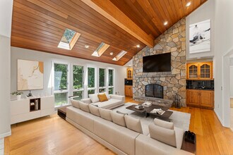 501 Woodbine Rd in Stamford, CT - Building Photo - Building Photo