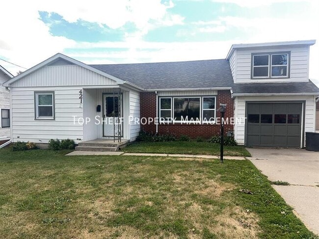 property at 421 S 8th Ave E
